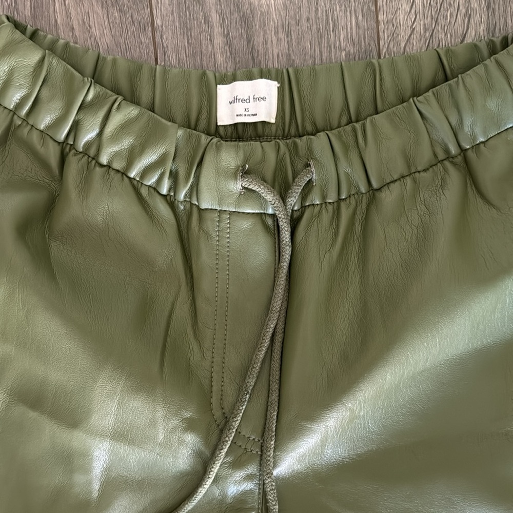 Pleather - Picture 2 of 3